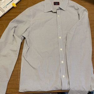 Untuckit Medium long sleeve button down Brand new